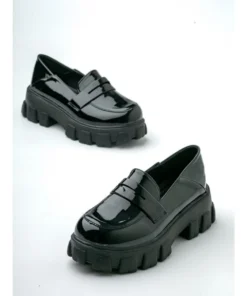 Μαύρα γυαλιστερά loafers με chunky σόλα και χοντρό τακούνι