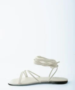 Alternative view of Λευκά σανδάλια με κορδόνια