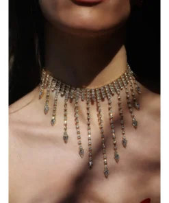 Χρυσαφί choker με πολλές λαμπερές κρεμαστές αλυσίδες διαφορετικού μήκους