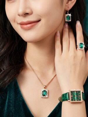 Σετ δώρου. Πράσινα ρολόγια, κολιέ με στράς, σκουλαρίκια