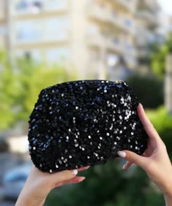 Μαύρη τσάντα κλάτς καλυμμένη με παγιέτες