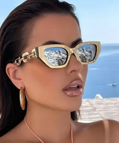 Χρυσά γυαλιά ηλίου cat eye με καθρεφτιζόμενους φακούς και διακοσμητικούς βραχίονες