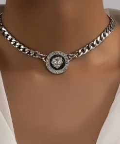 Ένα Μοντέρνο Κολιέ με Κεφάλι Λιονταριού, SILVER