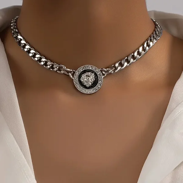Ένα Μοντέρνο Κολιέ με Κεφάλι Λιονταριού, SILVER