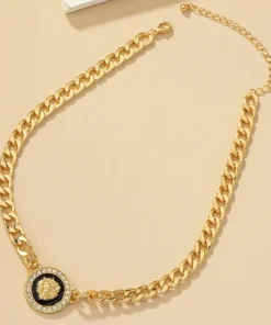 Alternative view of Ένα Μοντέρνο Κολιέ με Κεφάλι Λιονταριού, GOLD