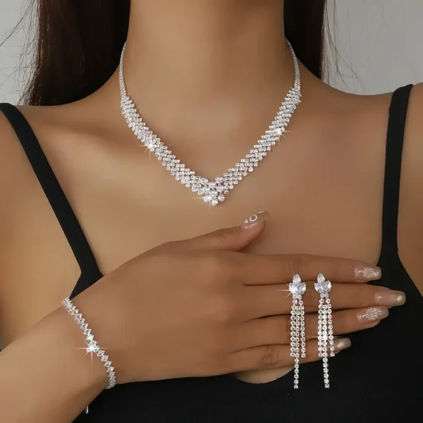 σετ κοσμημάτων με ρινέστεινες - Εlegant V-Shape Design, White Golden Plated