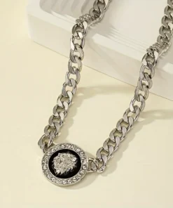 Alternative view of Ένα Μοντέρνο Κολιέ με Κεφάλι Λιονταριού, SILVER