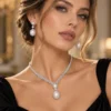 Ασημί σετ κοσμημάτων με κολιέ και κρεμαστά σκουλαρίκια με λευκές πέρλες