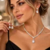 Ασημί σετ κολιέ και κρεμαστά σκουλαρίκια με κρύσταλλα σε σχήμα δάκρυ