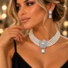 Γυναικείο σετ με πολυσειρο κολιέ από λευκές πέρλες και κρεμαστά σκουλαρίκια με κρυστάλλους